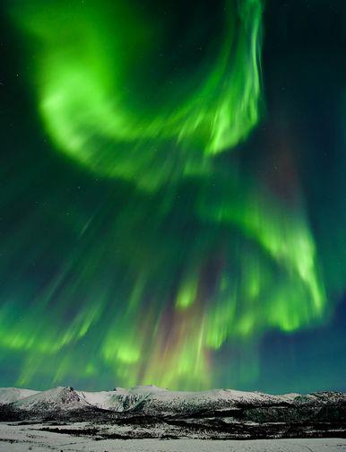 http://www.starfiretor.com/CoreMatrix/PIX/gorgeous_green+red_aurora_appeared_over_Norway_October6,2011_Photo_Sigrid_Neilson.jpg